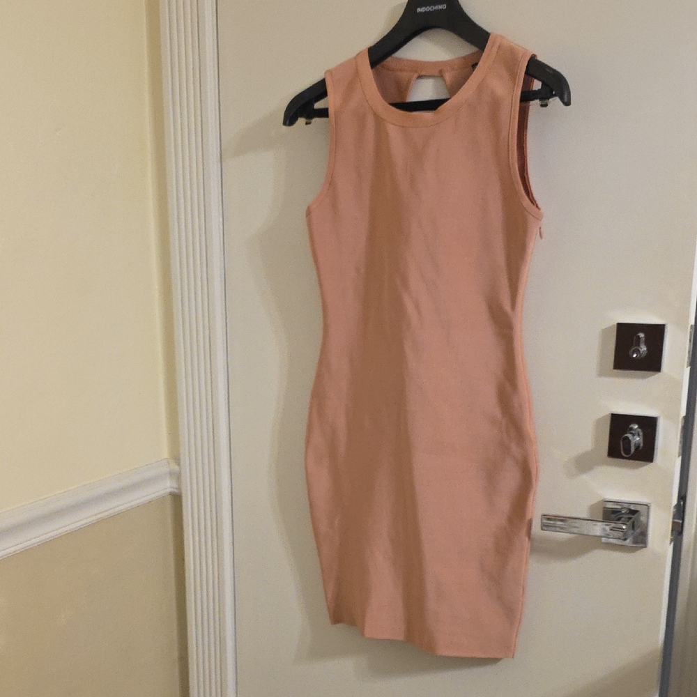 Elegant Peach Sleeveless Dress
